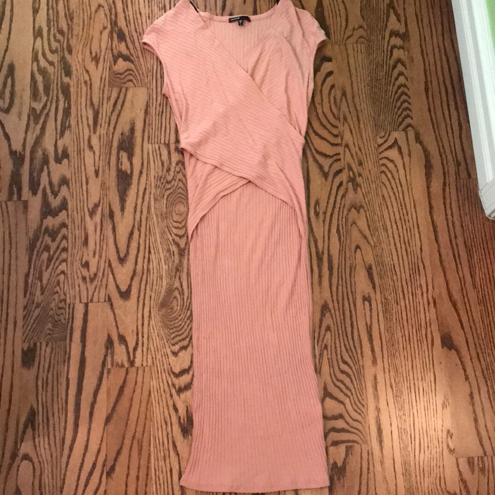 Midi pink short sleeve dress.